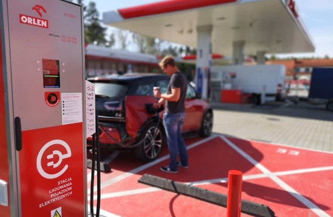 Orlen ma już niemal 400 stacji ładowania elektryków i szykuje zmiany