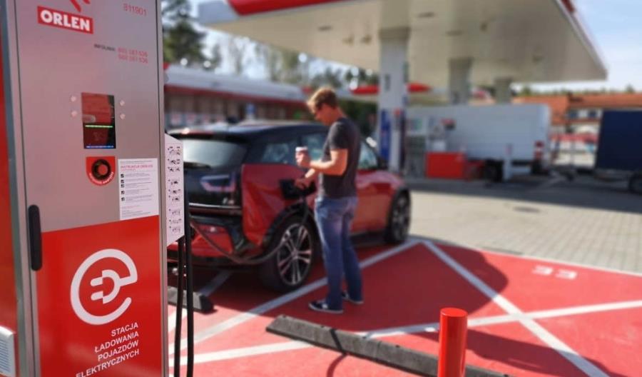 Orlen ma już niemal 400 stacji ładowania elektryków i szykuje zmiany Orlen ma już niemal 400 stacji ładowania elektryków i szykuje zmiany