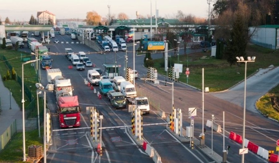 W piątek do Polski wjechało 47,5 tys. osób z terenu Ukrainy W piątek do Polski wjechało 47,5 tys. osób z terenu Ukrainy
