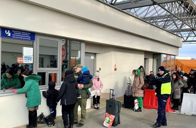 Granica. Blisko 100 tys. osób każdego dnia ucieka przed wojną 