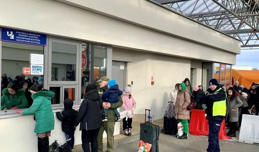 Granica. Blisko 100 tys. osób każdego dnia ucieka przed wojną Granica. Blisko 100 tys. osób każdego dnia ucieka przed wojną