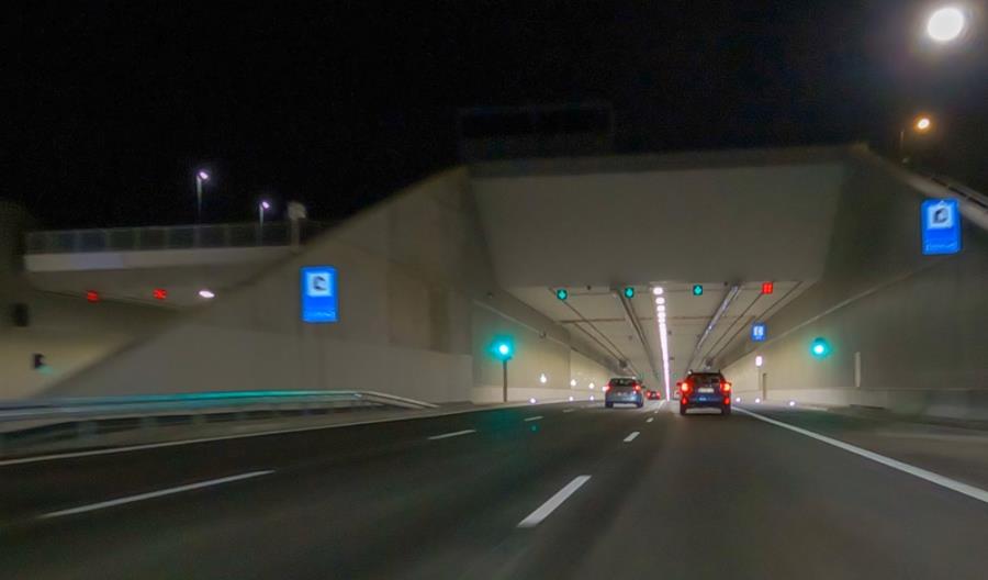 Warszawa. Duży ruch w tunelu POW na Ursynowie. Ponad 5,3 mln pojazdów Warszawa. Duży ruch w tunelu POW na Ursynowie. Ponad 5,3 mln pojazdów