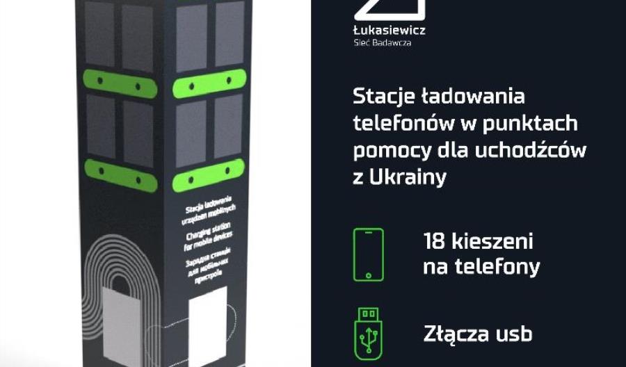 Montują ładowarki do telefonów na granicy z Ukrainą Montują ładowarki do telefonów na granicy z Ukrainą