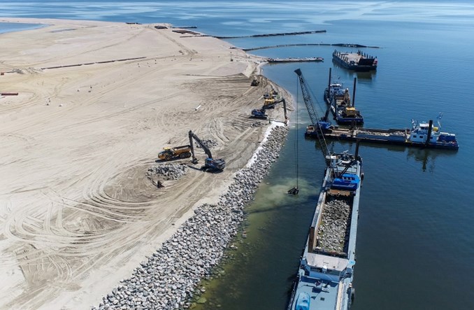 Gróbarczyk: Niektóre inwestycje w portach muszą teraz przyspieszyć