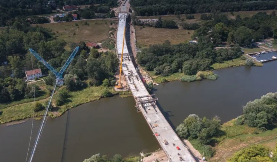 Wrocław. Nowy most połączył brzegi Odry