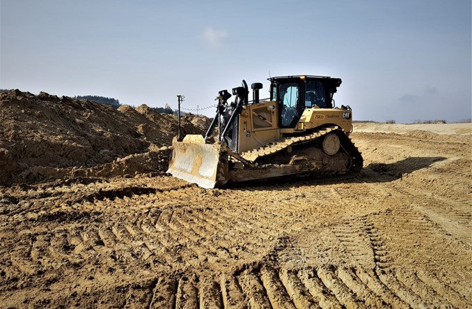 Elektryczne maszyny na budowach mają pod górkę