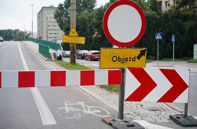 Ministerstwo znów tłumaczy swoje przepisy. Tym razem ws. rowerzystów i pierwszeństwa