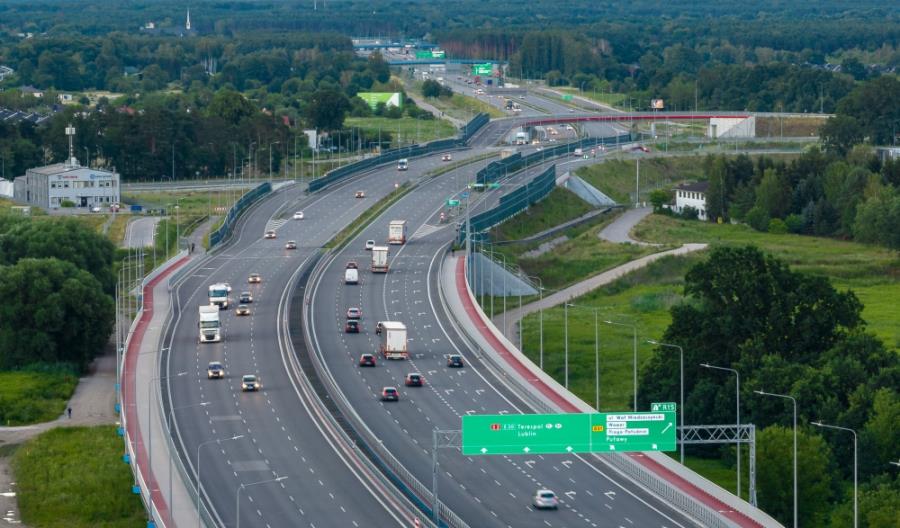 Warszawa. Ciężarówki (na razie?) całodobowo zostaną na S2 Warszawa. Ciężarówki (na razie?) całodobowo zostaną na S2