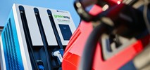 Infrastruktury ładowania elektryków przybywa, jest jednak wiele barier