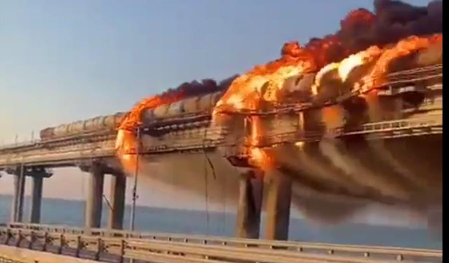 Most na Krym częściowo zniszczony [wideo]