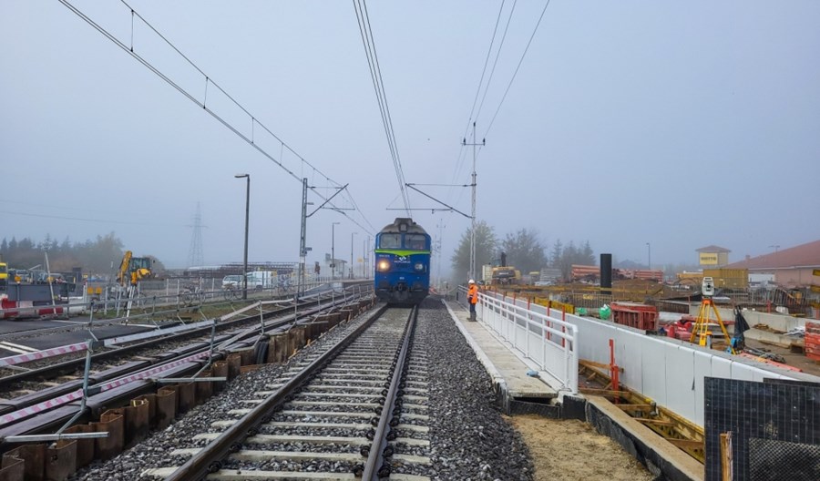 Poznań. Lokomotywa przetestowała wiadukt na Grunwaldzkiej Poznań. Lokomotywa przetestowała wiadukt na Grunwaldzkiej