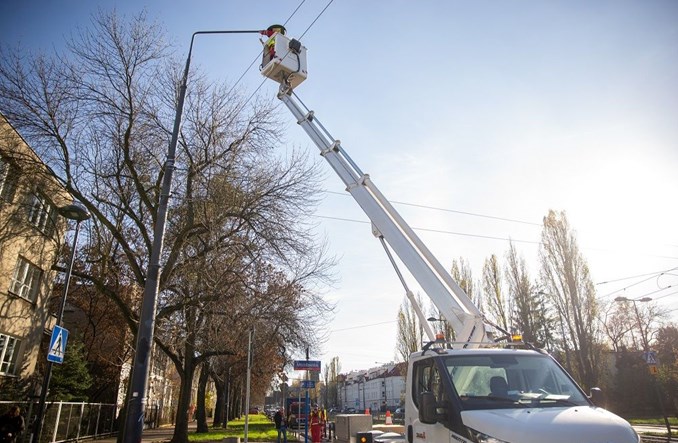 Warszawa. Połowa ledowych lamp SAVA już świeci 