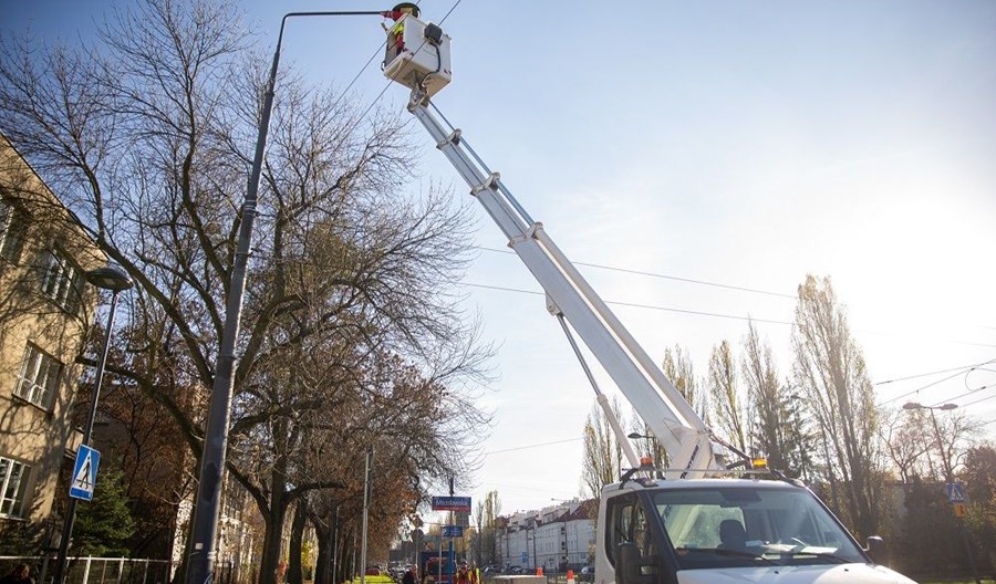Warszawa. Połowa ledowych lamp SAVA już świeci Warszawa. Połowa ledowych lamp SAVA już świeci