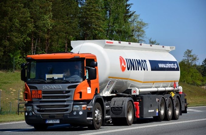 Grupa paliwowa Unimot kupuje kolejową spółkę