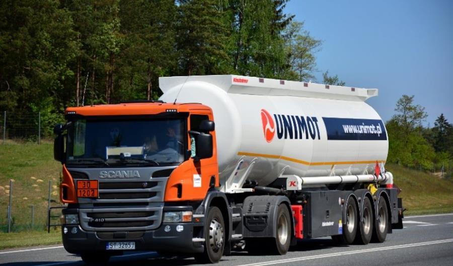 Grupa paliwowa Unimot kupuje kolejową spółkę