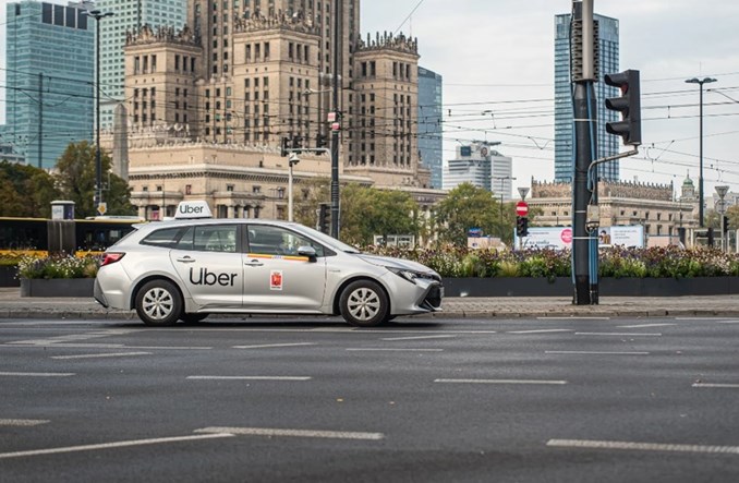 Uber poprawia bezpieczeństwo i postuluje  o zmiany w branży