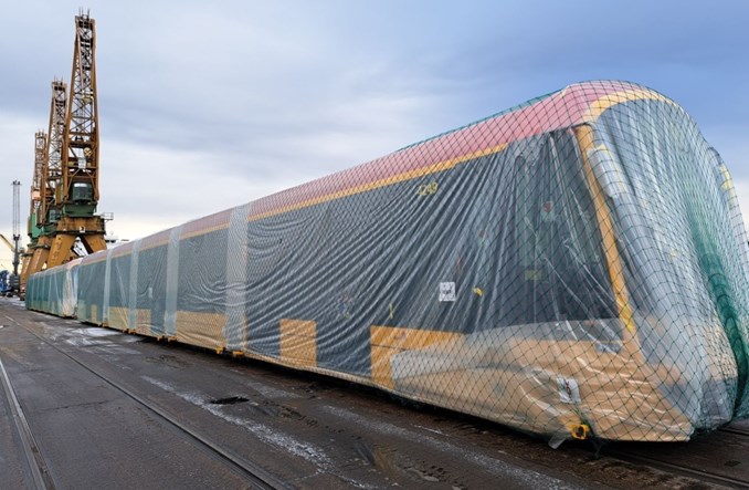 Tramwaje dla Warszawy przypłynęły z Korei. Tym samym statkiem płynął sprzęt wojskowy
