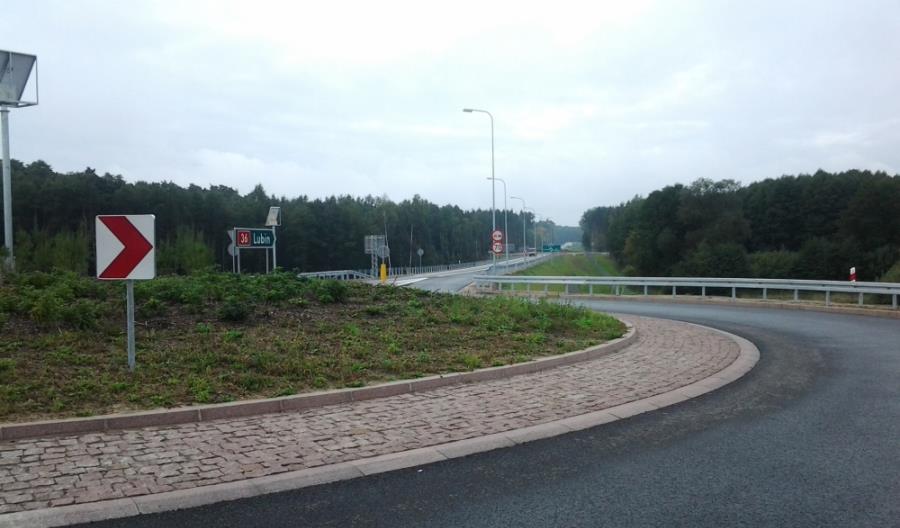 Wielkopolskie: Zakaz wjazdu ciągników na obwodnicę Rawicza. Rolnicy chcą zmian Wielkopolskie: Zakaz wjazdu ciągników na obwodnicę Rawicza. Rolnicy chcą zmian