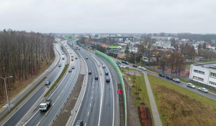 Warszawa. Kierowcy jeżdżą obiema estakadami na Marsa Warszawa. Kierowcy jeżdżą obiema estakadami na Marsa