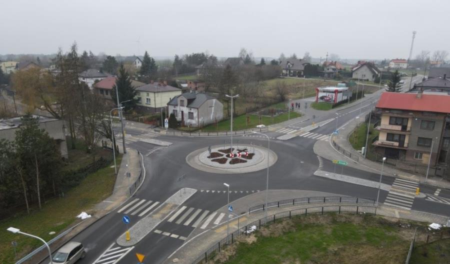 Łódzkie: ZDW otworzył nowe rondo na DW-480 Łódzkie: ZDW otworzył nowe rondo na DW-480
