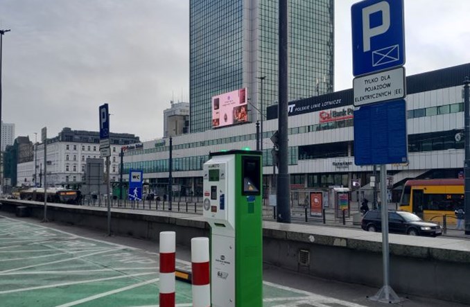Nowa stacja ładowania samochodów elektrycznych w Warszawie