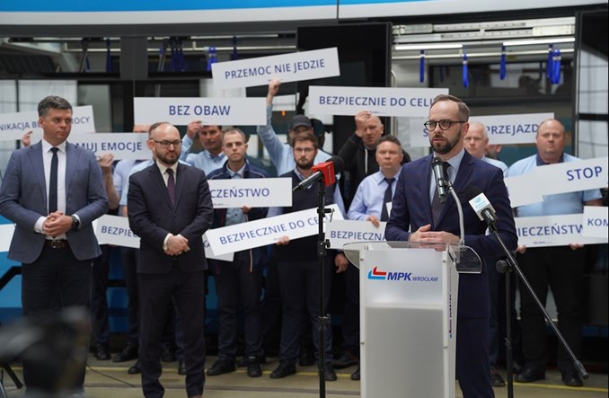 Kierowca i motorniczy jako funkcjonariusz publiczny. Projekt trafi do prezydenta