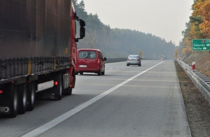 Zakaz wyprzedzania dla ciężarówek już od wakacji?  