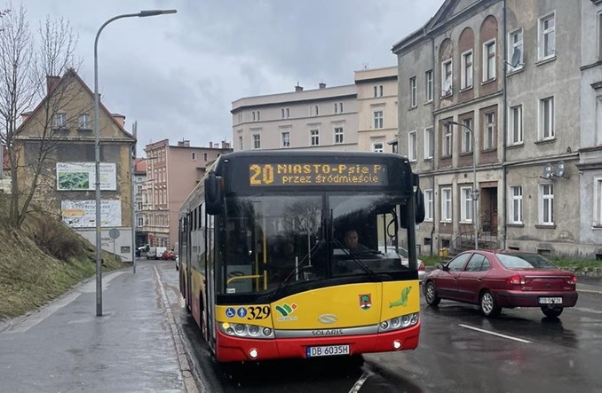 Wałbrzych z jedną ofertą w „pomostowym” przetargu na przewozy. Bez zaskoczenia