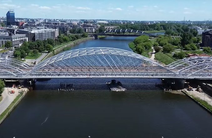 Kraków: Zakończono budowę kładki Grzegórzki – Zabłocie przy moście kolejowym. Niebawem otwarcie