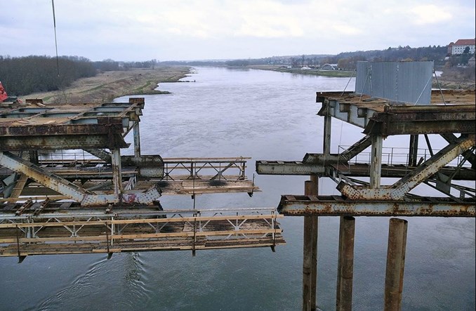 Sandomierz. Zakończyła się rozbiórka starego mostu na Wiśle