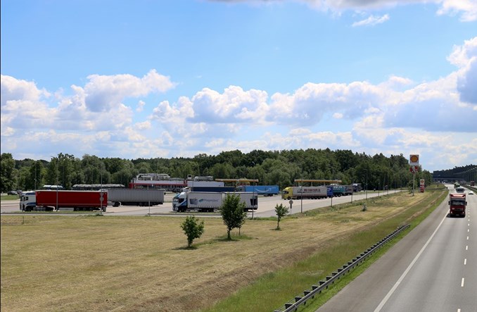 Brakuje MOP-ów przy drogach szybkiego ruchu. Powodem AFIR?