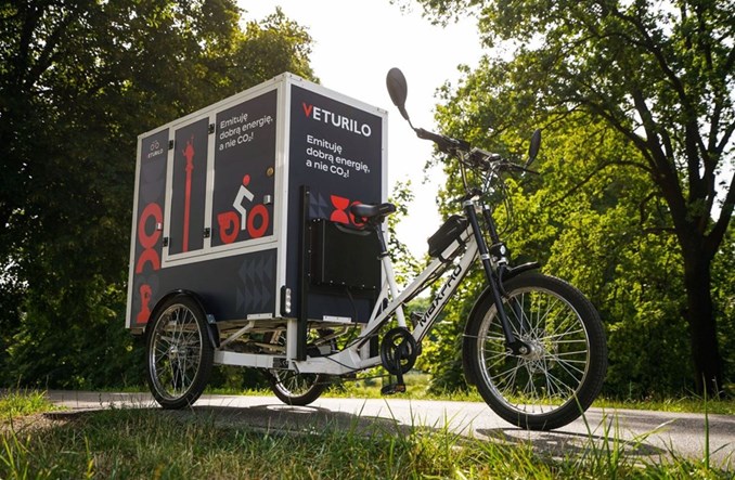 Warszawa: Czy można naprawiać rower na rowerze?