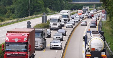 Duży spadek liczby wystawianych faktur w branży TSL