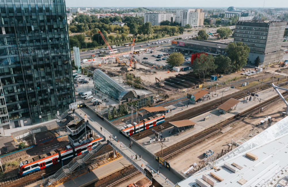 Widok na segment 6 z działającymi peronami 1 i 2 oraz pracami na segmencie 7- Przebudowa Stacji Warszawa Zachodnia