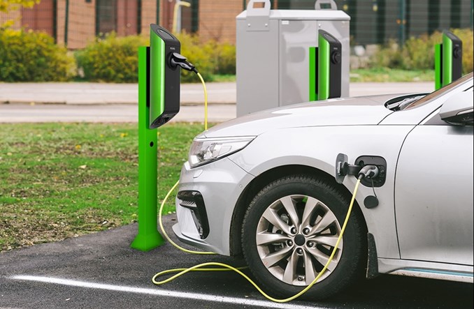 MI: w 2025 roku nawet 40 tysięcy punktów ładowania samochodów elektrycznych