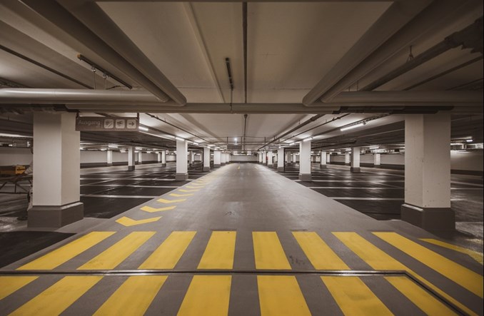 Dmuchanie na zimne czy realne zagrożenie? Zakaz wjazdu elektryków do garaży pod lupą 