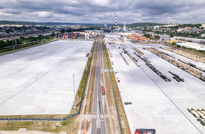Gdynia: Rekordowe przeładunki sprzętu wojskowego i zboża