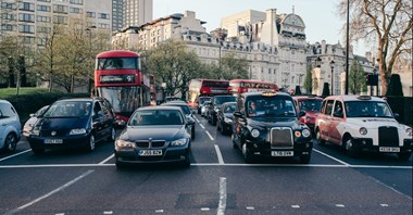 Wielka Brytania: Zakaz samochodów spalinowych później