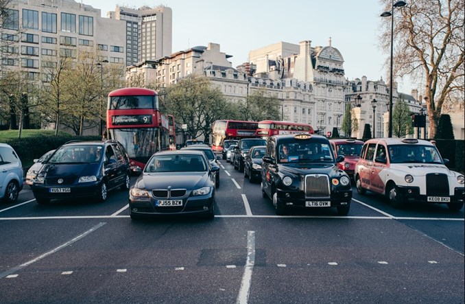 Wielka Brytania: Zakaz samochodów spalinowych później