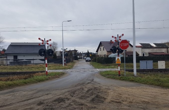 Będzie bezpieczniej na przejazdach kolejowo-drogowych w Wielkopolsce