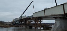 Sandomierz. Widać już konstrukcję nowego mostu. Prace trwają mimo zimy 