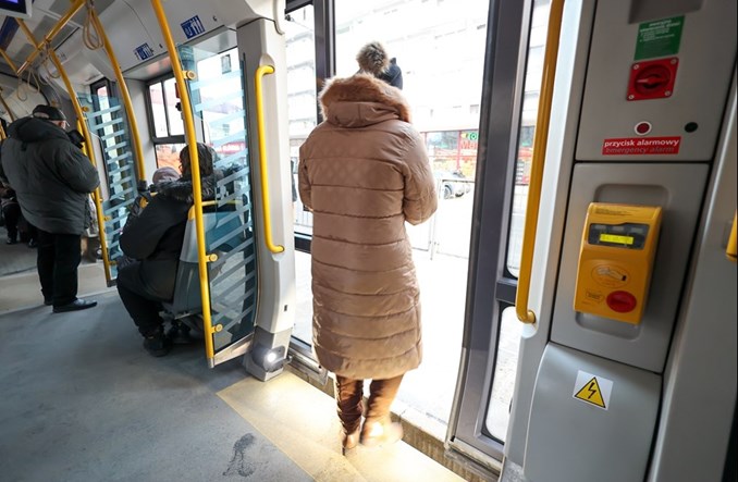 Warszawa: Wpływy pokrywają 30% wydatków na komunikację. Cięć nie będzie