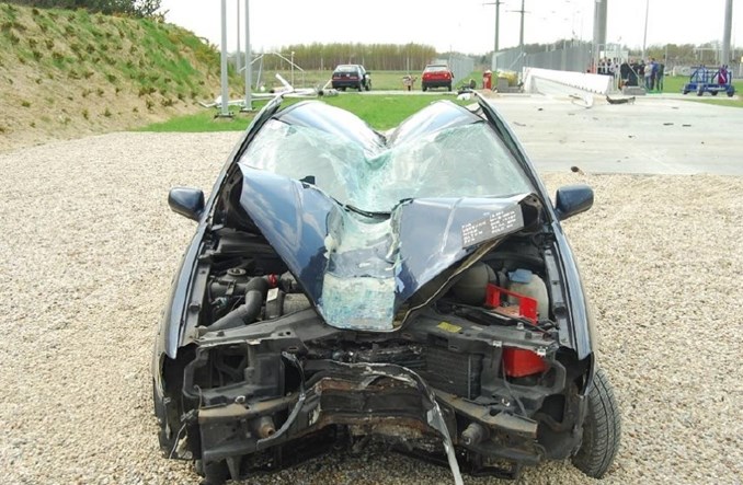 Tecpoles: Metodyka badań konstrukcji słupów oświetleniowych spełniających cechy bezpieczeństwa biernego