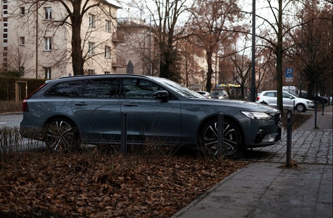 Wiceminister klimatu chce większych opłat dla właścicieli SUV-ów