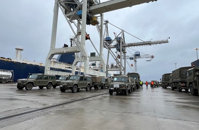 Szczecin: Kolejne wyładunki sprzętu wojskowego