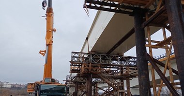 Rozbudowa mostu w Sandomierzu. Co słychać na placu budowy?