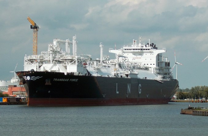 Bando: Do 2030 tylko jedna jednostka FSRU