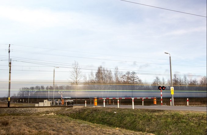 Będzie bezpieczniej na 152 przejazdach kolejowo-drogowych. Zmiany w 7 województwach 