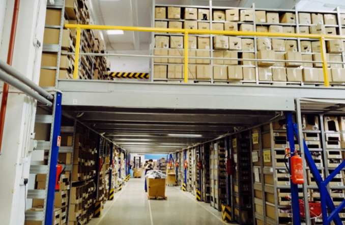 Redan przekształca się w operatora logistycznego