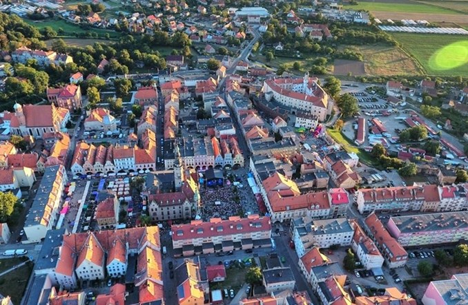 Mirbud i Kobylarnia z umową na przebudowę układu drogowego w Jaworze